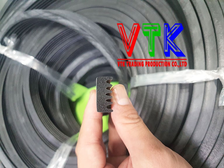 005 cong ty ban gioang silicon chu u chu v chen cua kinh o tinh lai chau 03 min