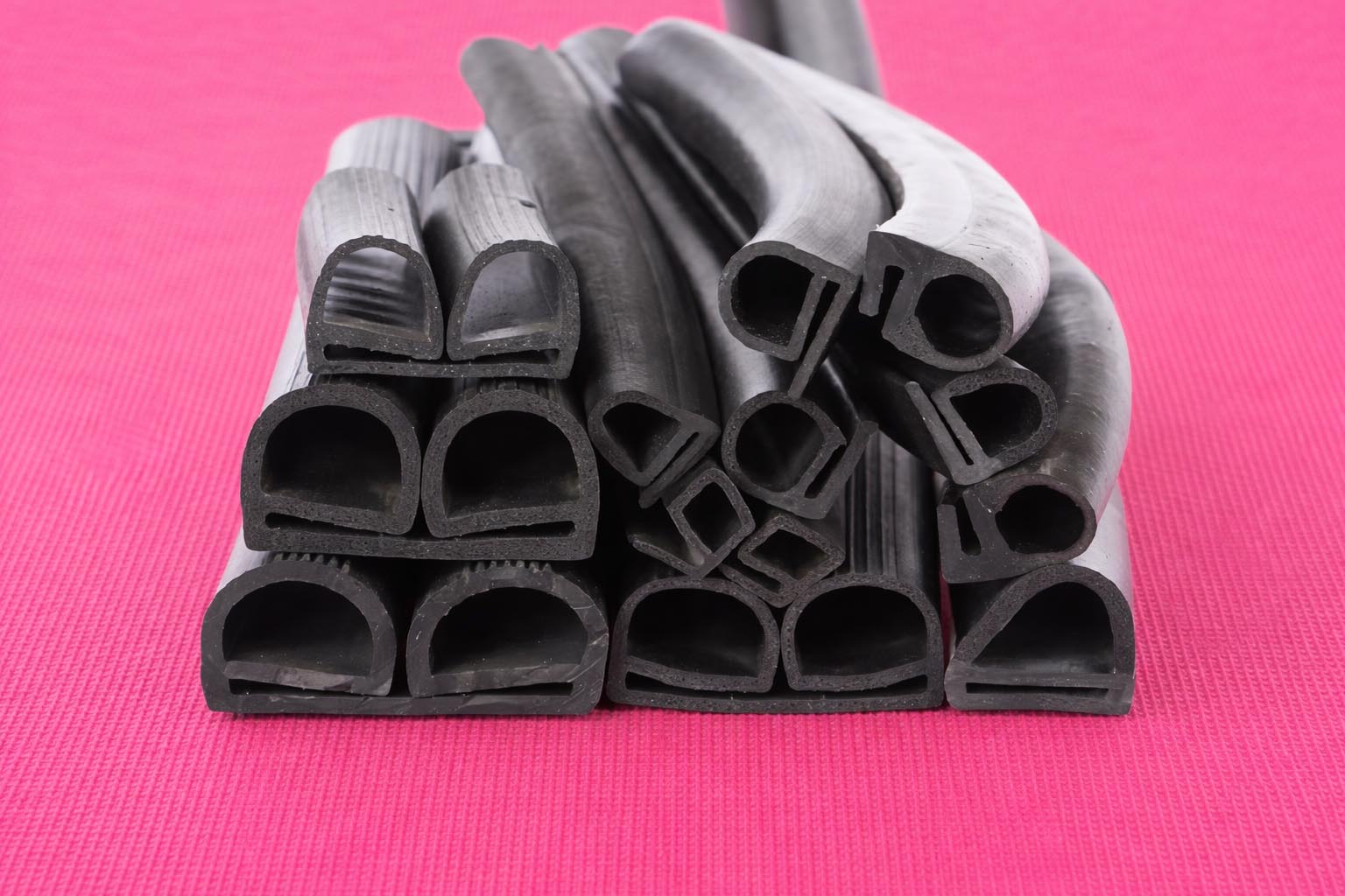 Gioăng cao su chữ E EPDM – Làm kín cửa, chống thấm, chống ồn, chịu nhiệt  tốt - VTK Rubber