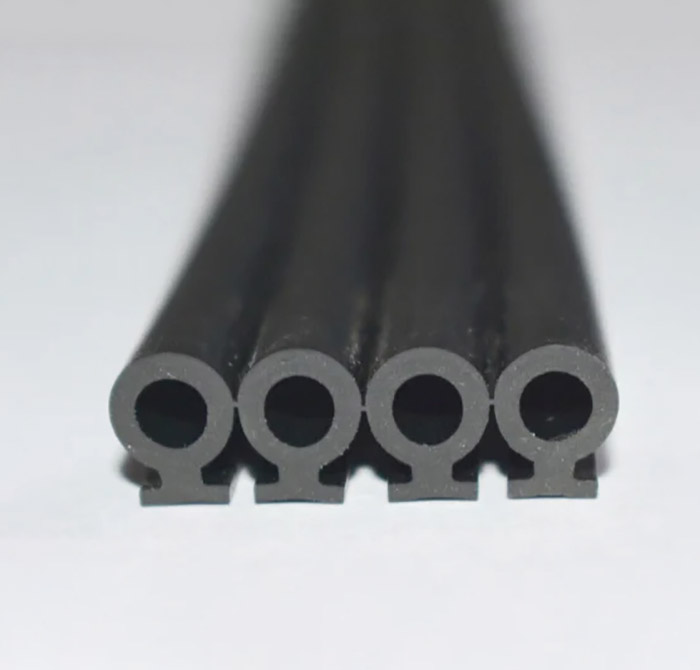 Dùng để bọc mép tôn, bảo vệ người dùng khỏi cạnh sắc, đồng thời chống bụi và nước hiệu quả