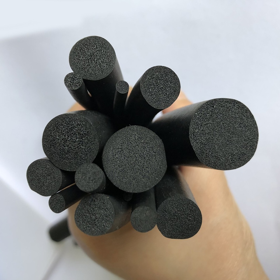 Dây NBR đàn hồi cao, cách nhiệt và chống ẩm cực tốt. Thường sử dụng cho đường ống lạnh, kho bảo ôn, giúp giảm thất thoát nhiệt năng và tiết kiệm điện