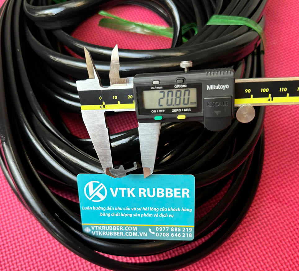 gia-cong-gioang-cao-su-chat-luong-cao-cao-su-epdm-silicone-nbr-chiu-dau