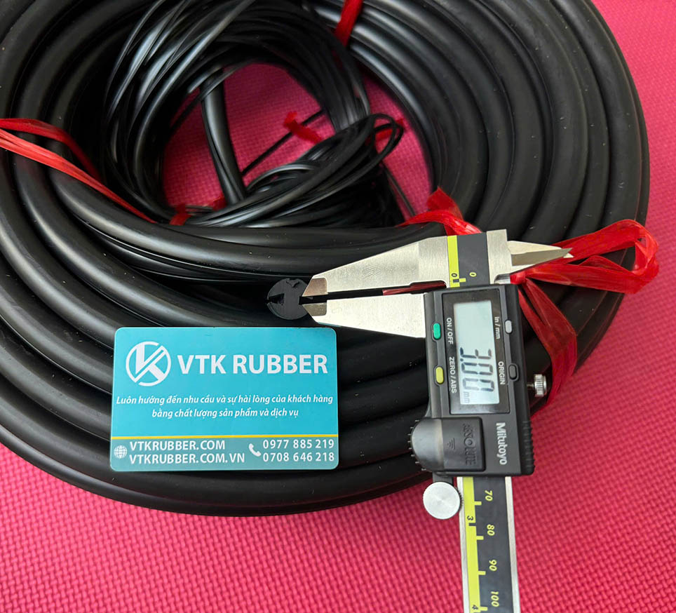 gia-cong-gioang-cao-su-chat-luong-cao-cao-su-epdm-silicone-nbr-chiu-dau