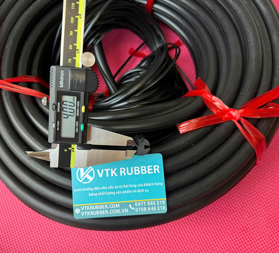 gia-cong-gioang-cao-su-chat-luong-cao-cao-su-epdm-silicone-nbr-chiu-dau