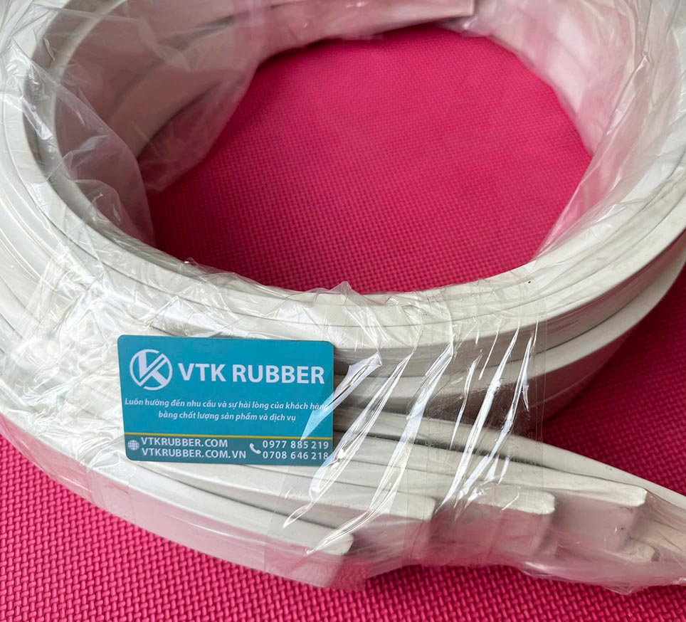 gia-cong-gioang-cao-su-chat-luong-cao-cao-su-epdm-silicone-nbr-chiu-dau