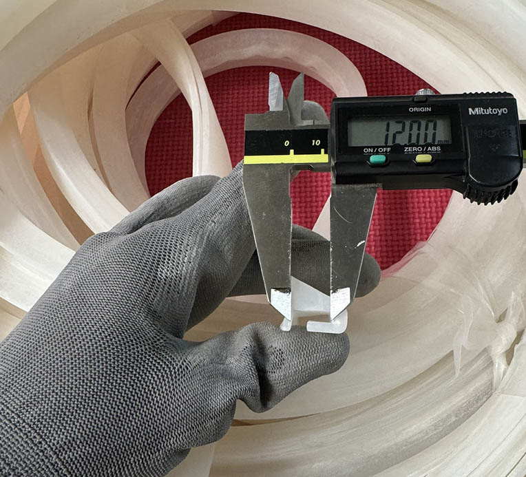 Thiết kế linh hoạt, giúp làm kín mép kính, chống rung, chống ồn và chịu nhiệt tốt. Sản phẩm phù hợp cho công trình, tủ kính, lò hơi và thiết bị công nghiệp