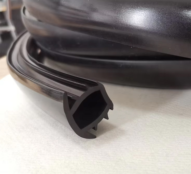 Gioăng chữ T giúp giảm tiếng ồn, ngăn bụi và hơi nước, thích hợp cho cửa nhôm, cửa kính, kho lạnh