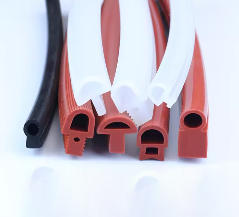 Màu trắng sáng, dễ vệ sinh, không ngả màu, phù hợp cho ngành thực phẩm và y tế