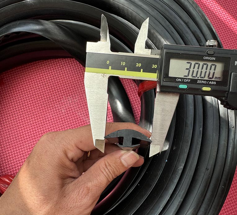 Dạng H giúp ghép kín hai tấm vật liệu song song, chống thấm, giảm rung và đảm bảo độ kín khít cao