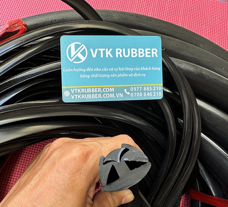 Giúp tủ điện kín hoàn toàn, chống hơi ẩm, đảm bảo an toàn và ổn định cho linh kiện điện tử bên trong