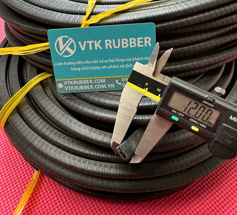 Cấu trúc xốp đàn hồi kết hợp lõi kẽm giúp sản phẩm giảm chấn, chống va đập và giữ form ổn định lâu dài