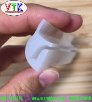 ron-silicone-dun/052_xuong-san-xuat-gioang-silicon-trang-chu-u-chu-v-chen-cua-kinh-long-an-min_1568516188.jpg