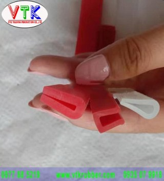 ron-silicone-dun/053_noi-gia-cong-gioang-silicon-trang-chu-u-chu-v-chen-cua-kinh-o-dong-thap-min_1568517158.jpg